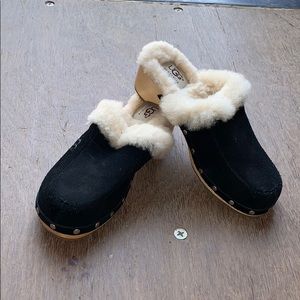 UGG fur lines clogs